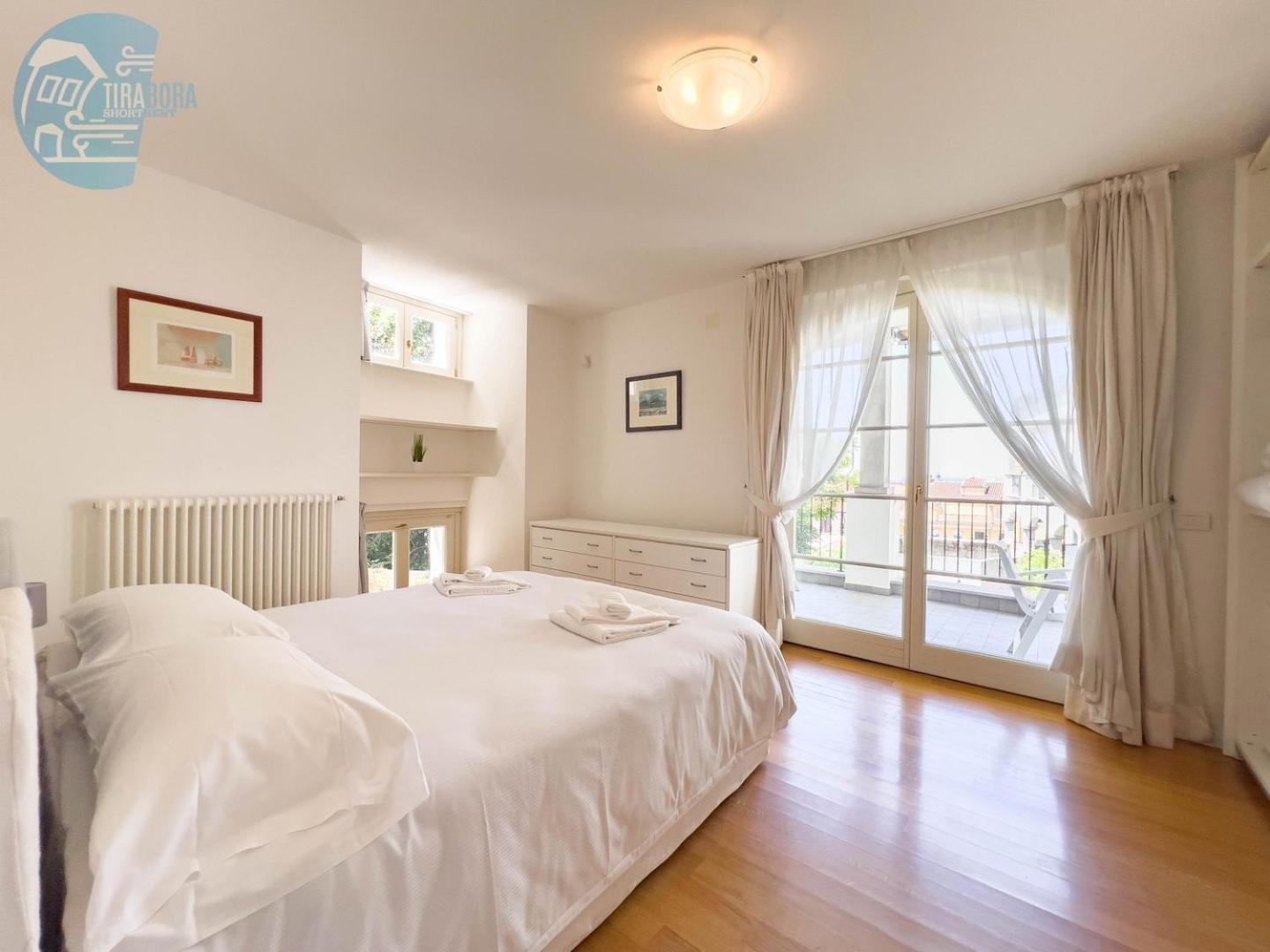 Cattedrale 5 Tirabora Short Rent Apartment ตรีเอสเต ภายนอก รูปภาพ