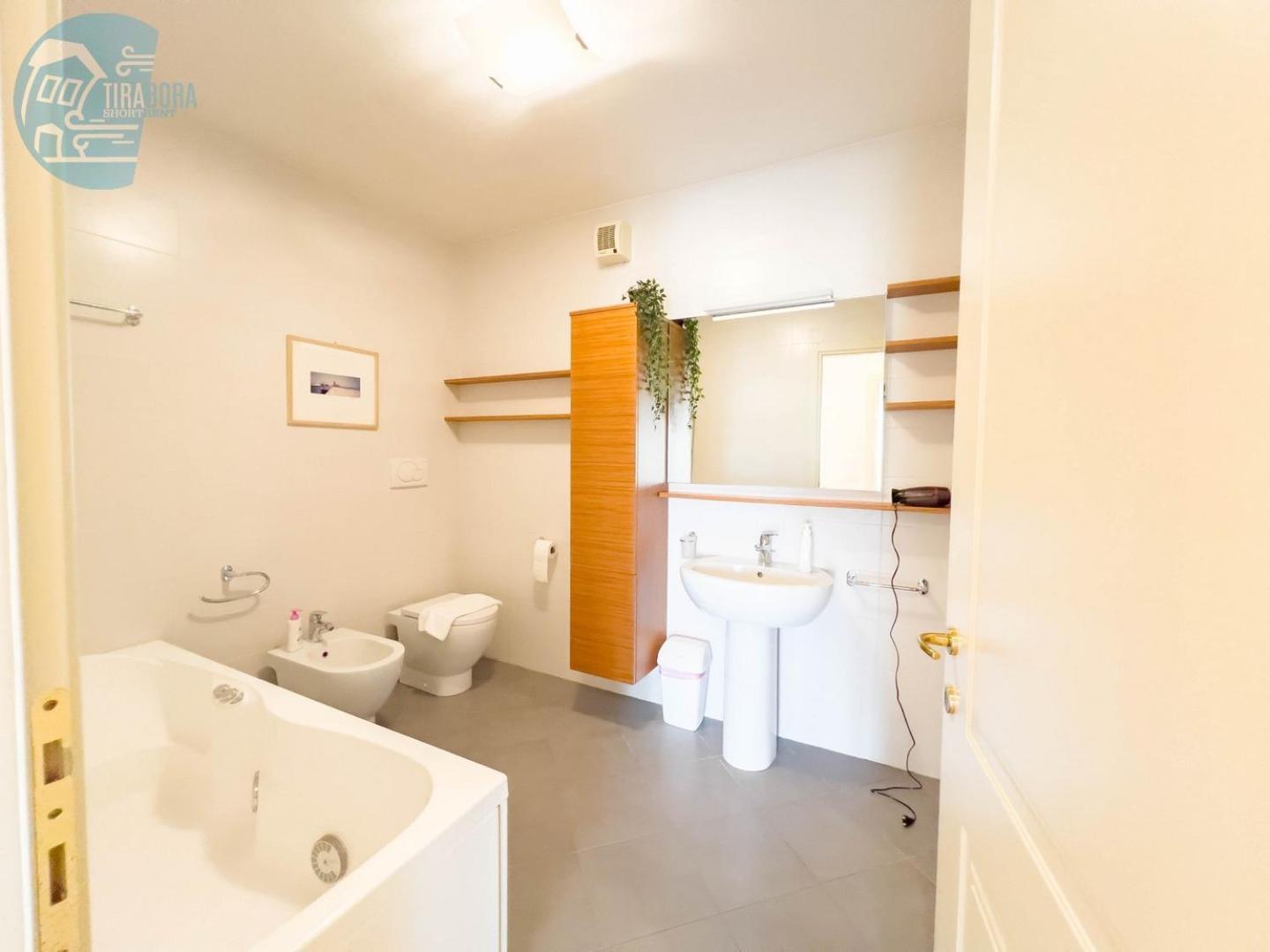 Cattedrale 5 Tirabora Short Rent Apartment ตรีเอสเต ภายนอก รูปภาพ