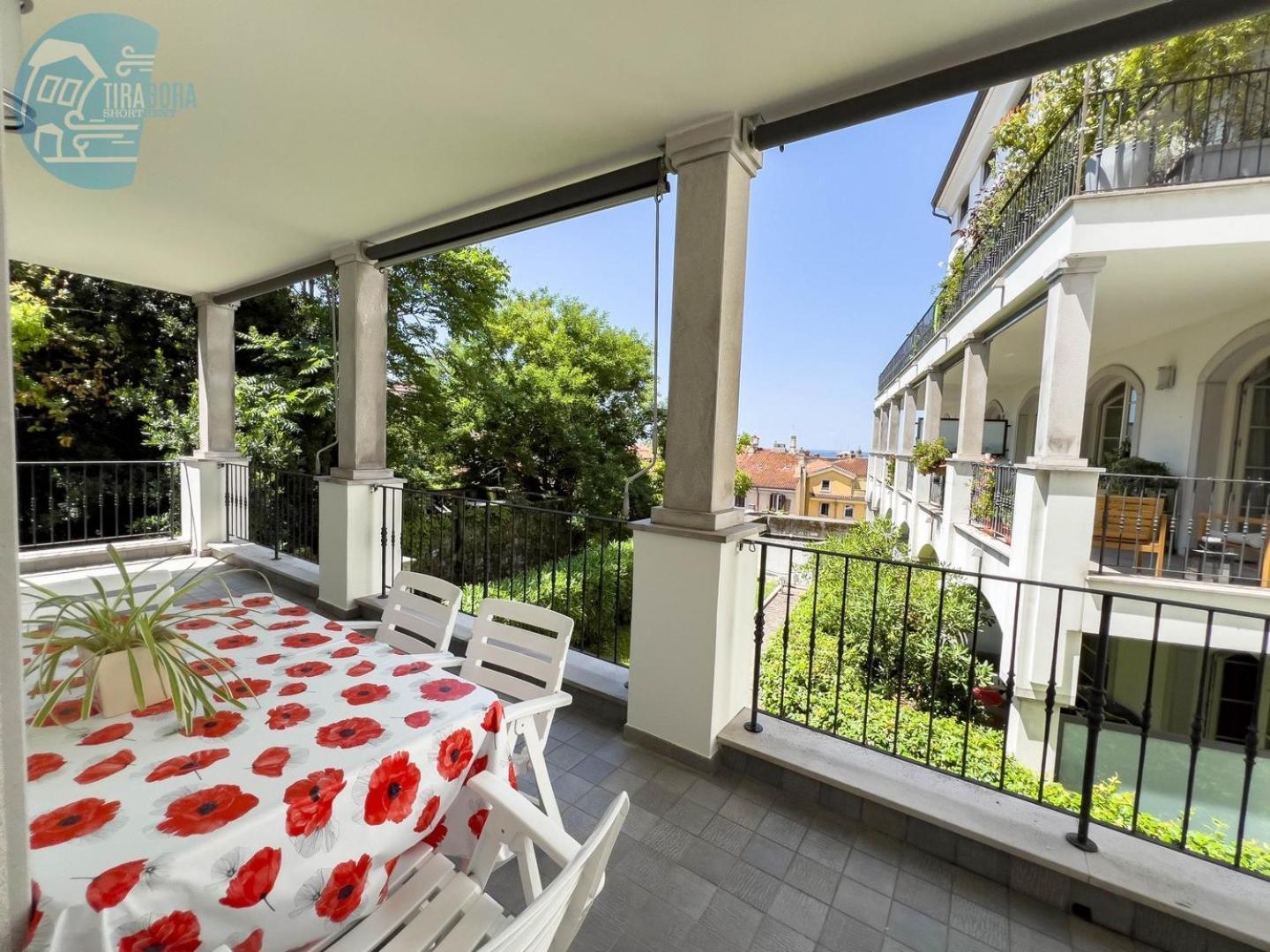 Cattedrale 5 Tirabora Short Rent Apartment ตรีเอสเต ภายนอก รูปภาพ